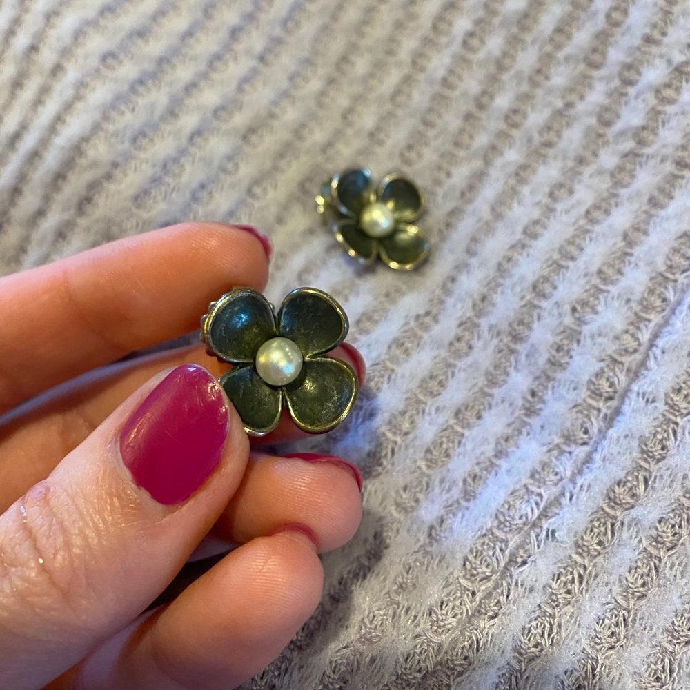 RETIRED JAMES AVERY 925 PEARL BLOSSOM EARRINGS